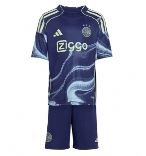 Ajax Bortedraktsett Barn 2025-26 Kortermet (+ Korte bukser)