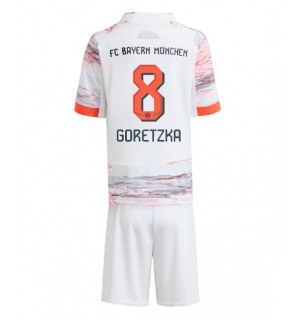 Bayern Munich Leon Goretzka #8 Bortedraktsett Barn 2025-26 Kortermet (+ Korte bukser)