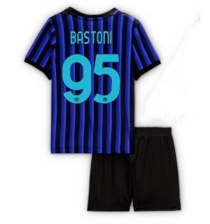 Inter Milan Alessandro Bastoni #95 Hjemmedraktsett Barn 2025-26 Kortermet (+ Korte bukser)