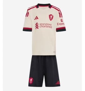 Liverpool Bortedraktsett Barn 2025-26 Kortermet (+ Korte bukser)