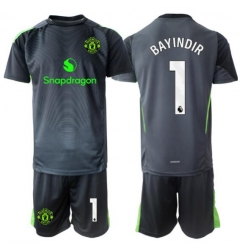 Manchester United Altay Bayindir #1 Keeper Bortedraktsett Barn 2025-26 Kortermet (+ Korte bukser)