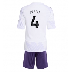 Manchester United Matthijs de Ligt #4 Bortedraktsett Barn 2025-26 Kortermet (+ Korte bukser)