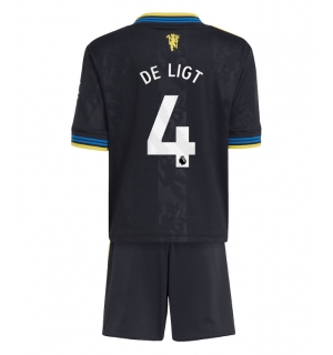 Manchester United Matthijs de Ligt #4 Tredjedraktsett Barn 2025-26 Kortermet (+ Korte bukser)