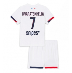 Paris Saint-Germain Khvicha Kvaratskhelia #7 Bortedraktsett Barn 2025-26 Kortermet (+ Korte bukser)